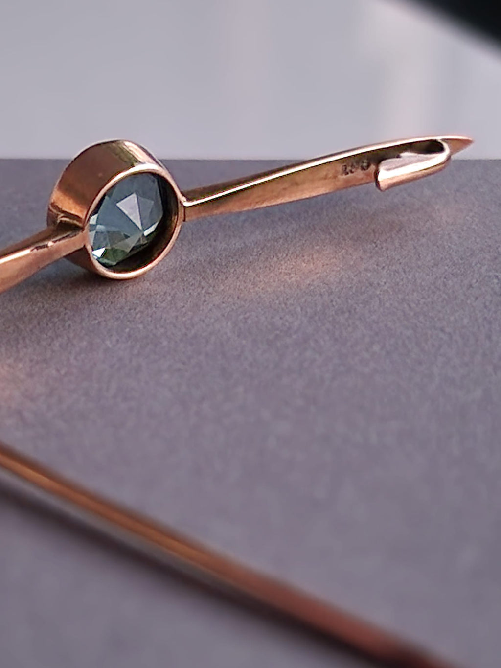 9ct Rose Gold Vintage Art Style Bar Brooch