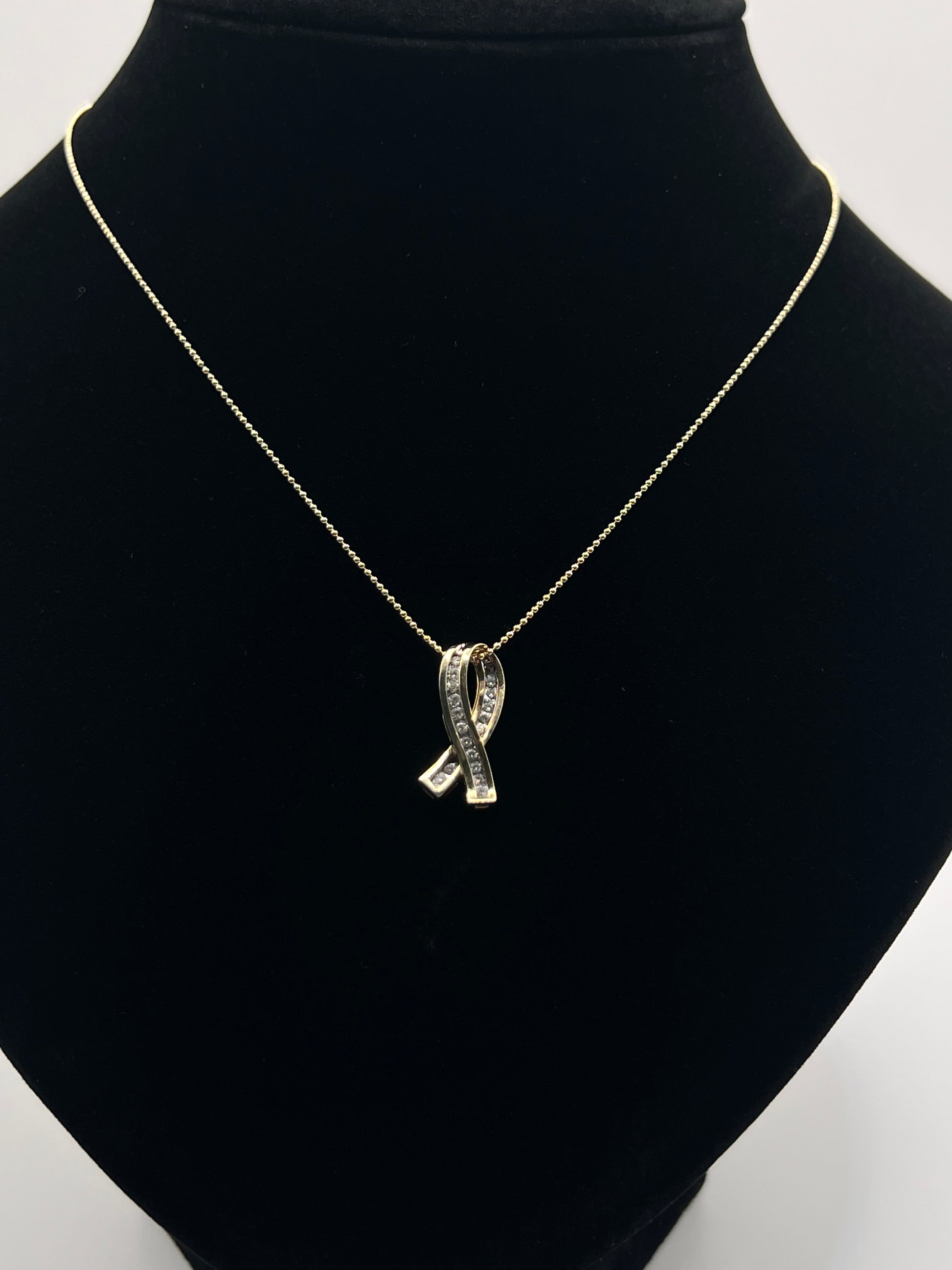 Stunning 9ct Gold Sparkling Stones Pendant & Fine Chain Women