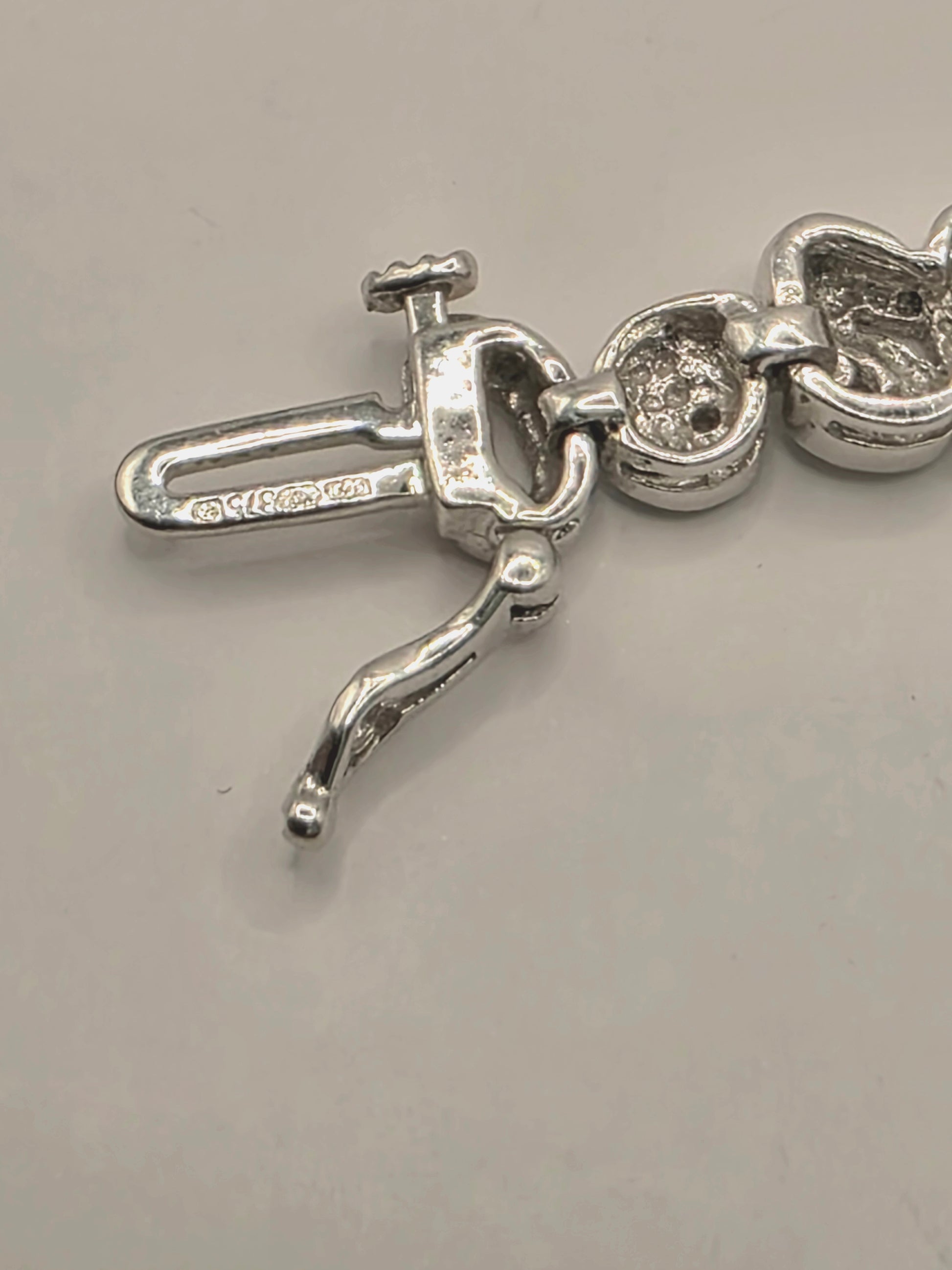 9ct White Gold Diamond "2000" Bracelet - 7.1" - 10.82g