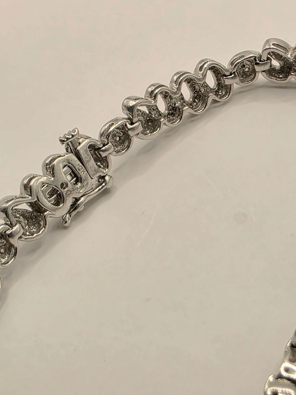 9ct White Gold Diamond "2000" Bracelet - 7.1" - 10.82g