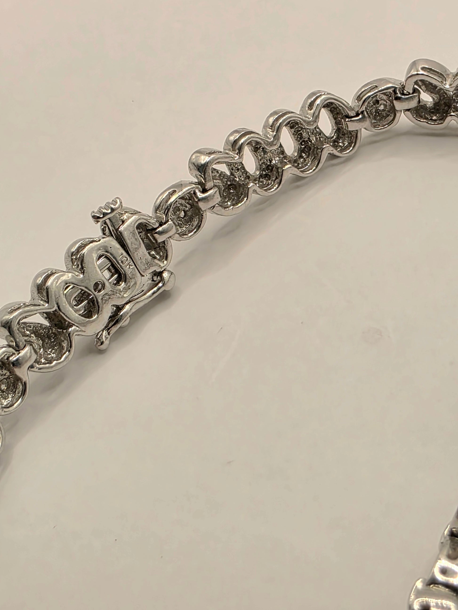 9ct White Gold Diamond "2000" Bracelet - 7.1" - 10.82g