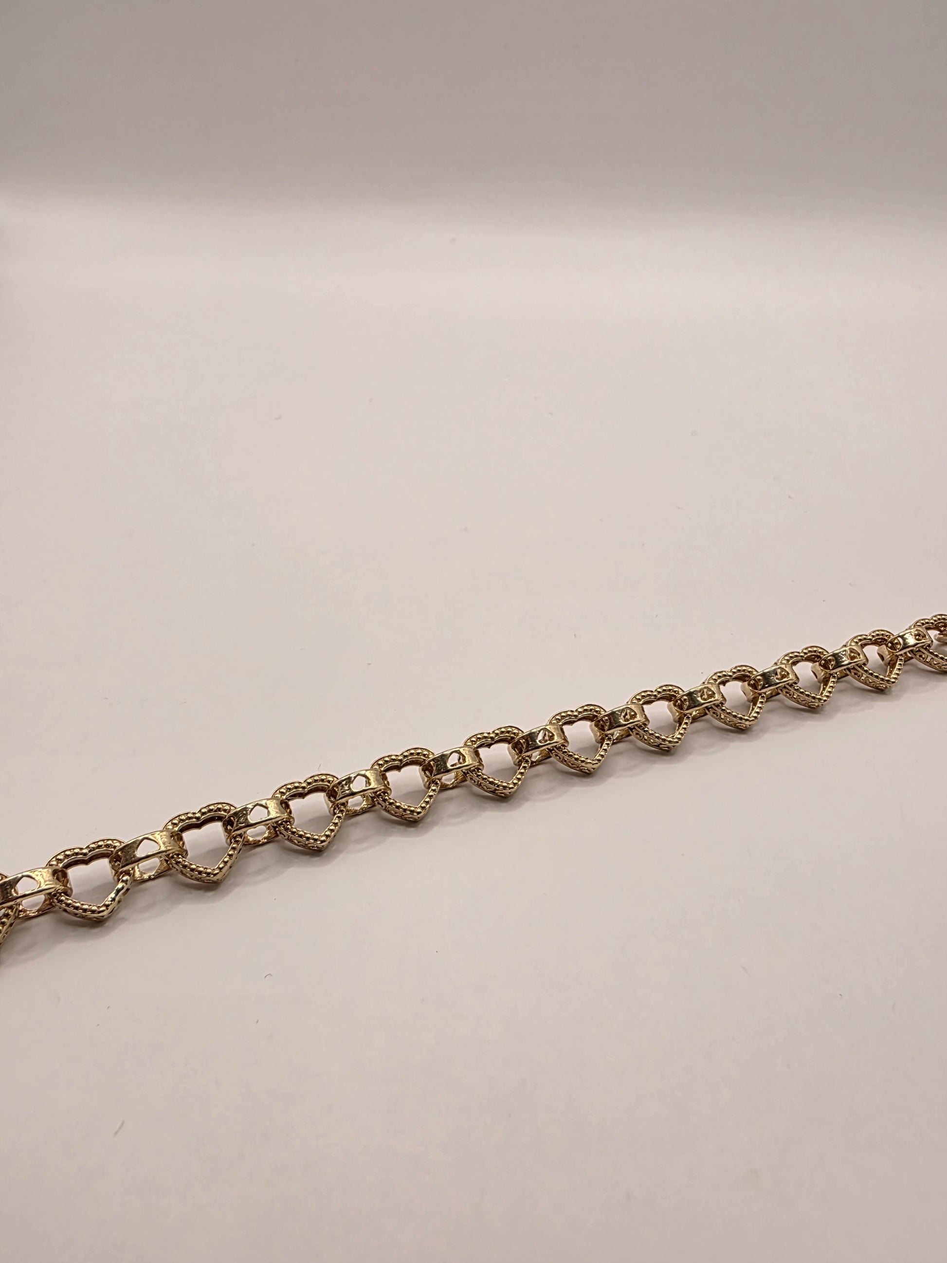 9ct Gold Heart Belcher Bracelet 7" 13.45g
