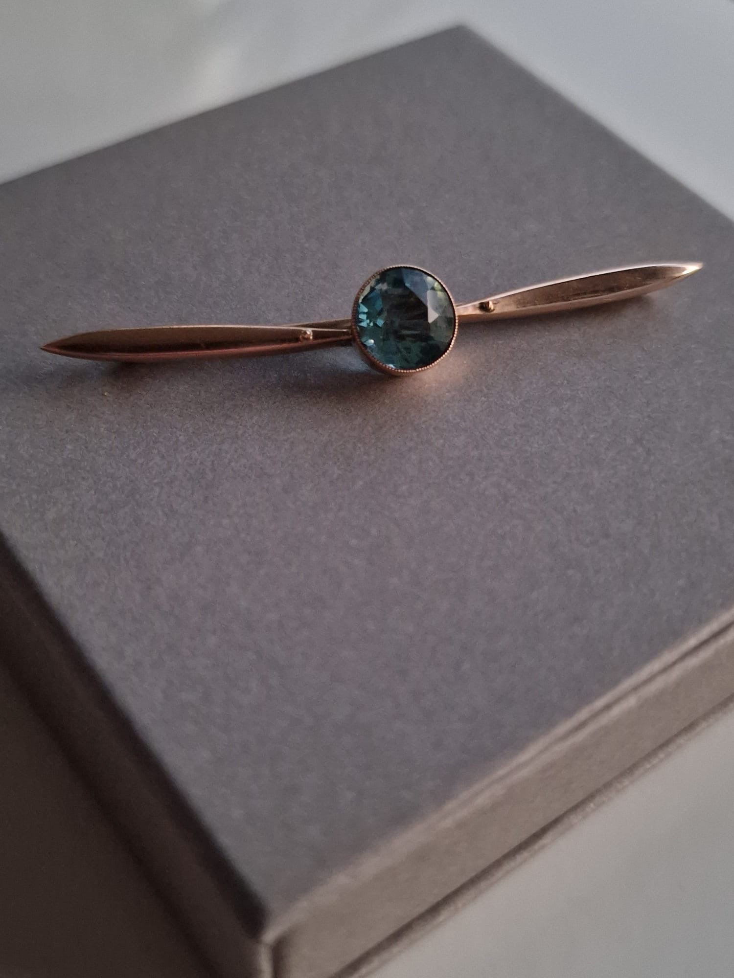 9ct Rose Gold Vintage Art Style Bar Brooch
