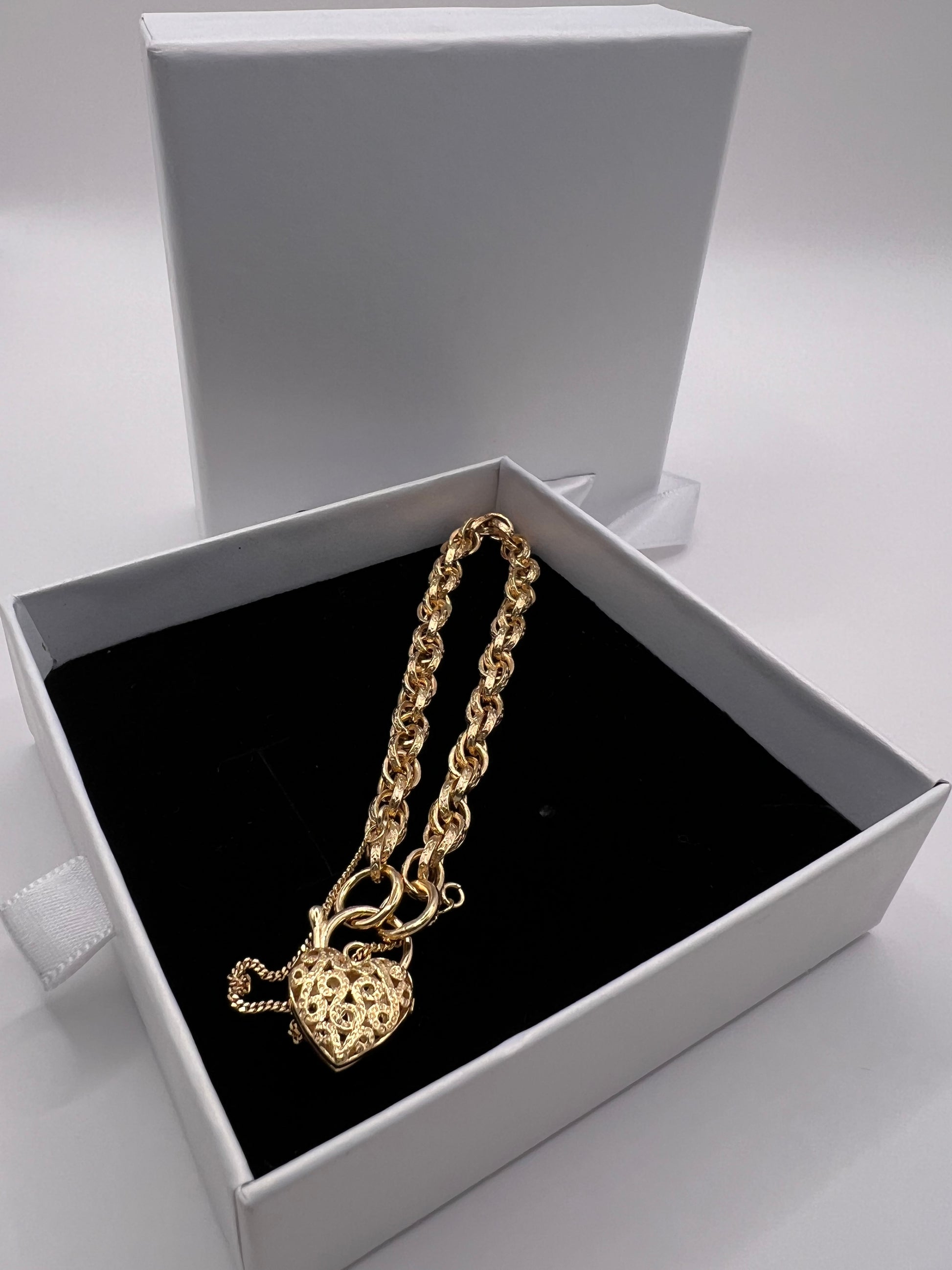 9ct Yellow Gold Heart Padlock Charm Bracelet in Link Chain Bracelet 7inch