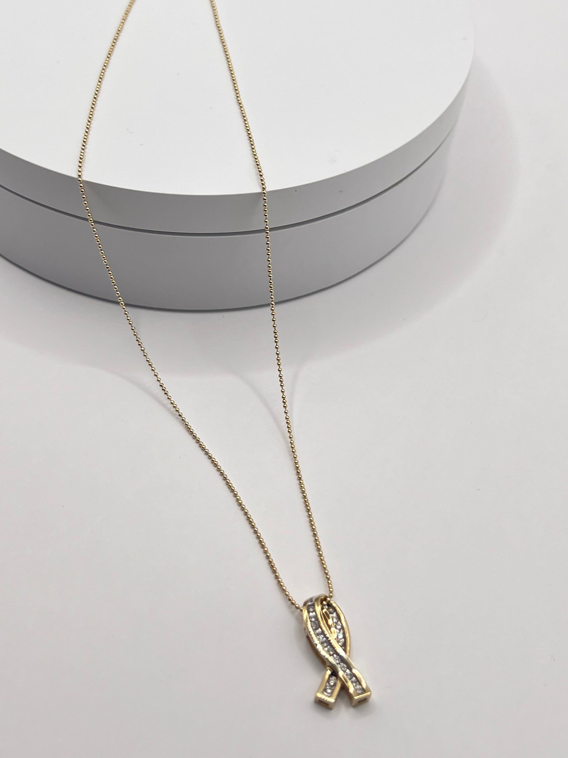 Stunning 9ct Gold Sparkling Stones Pendant & Fine Chain Women