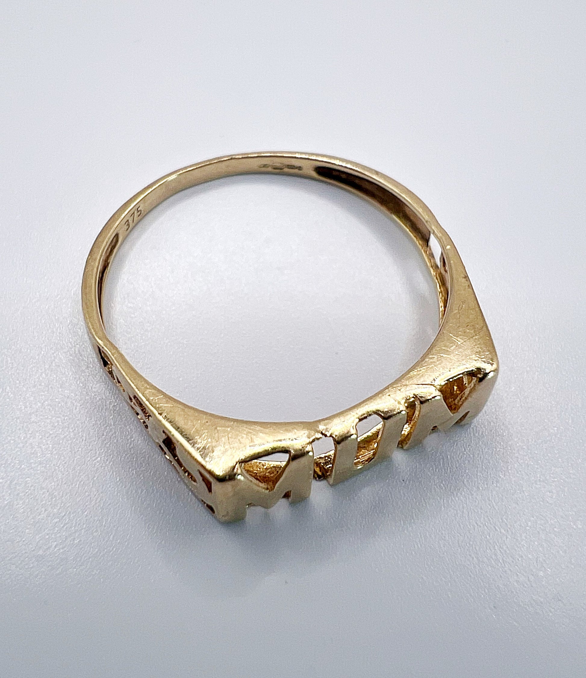 9ct Gold "MUM" Ring Size