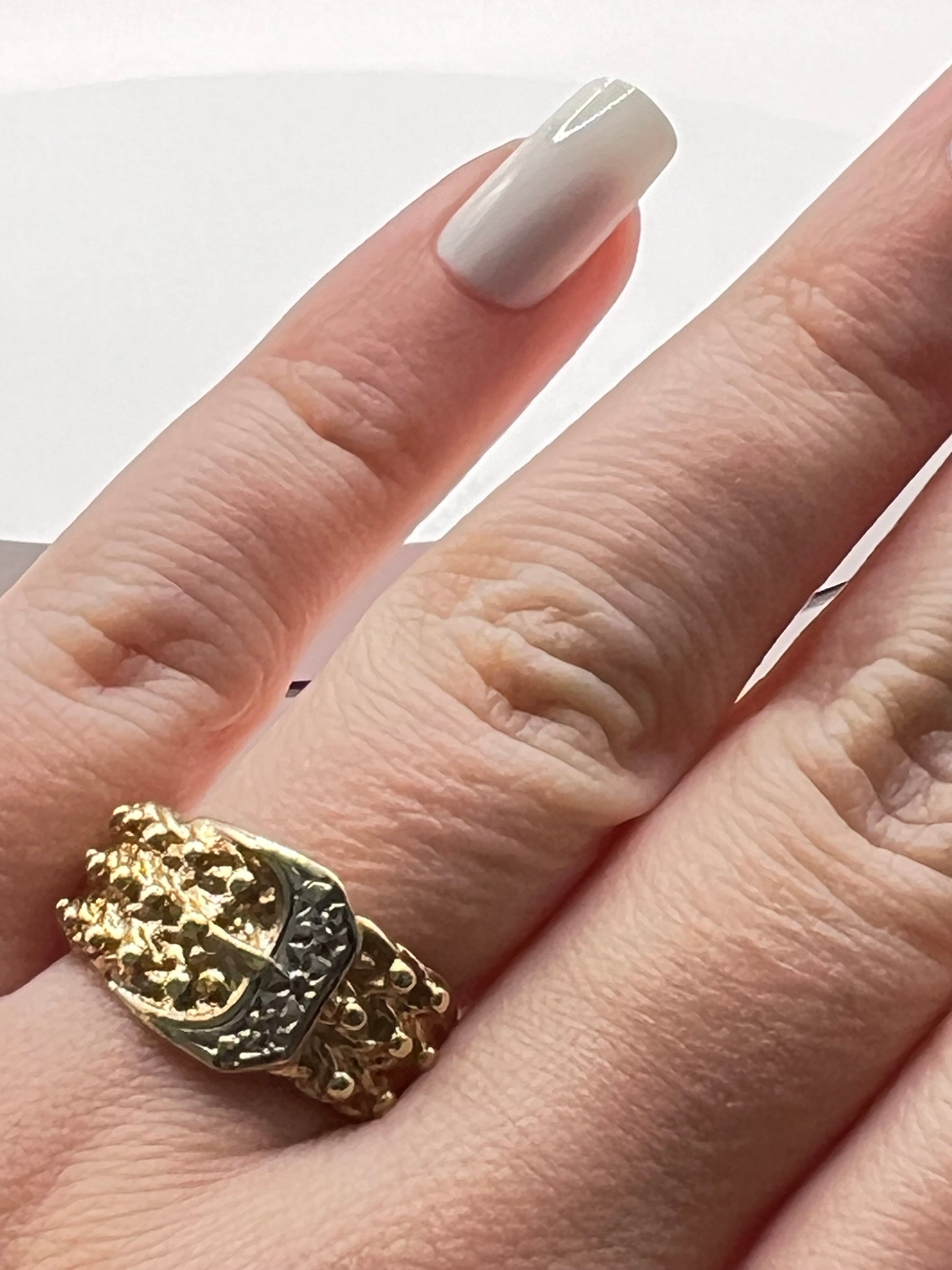 9ct Yellow Gold Diamond Buckle Ring