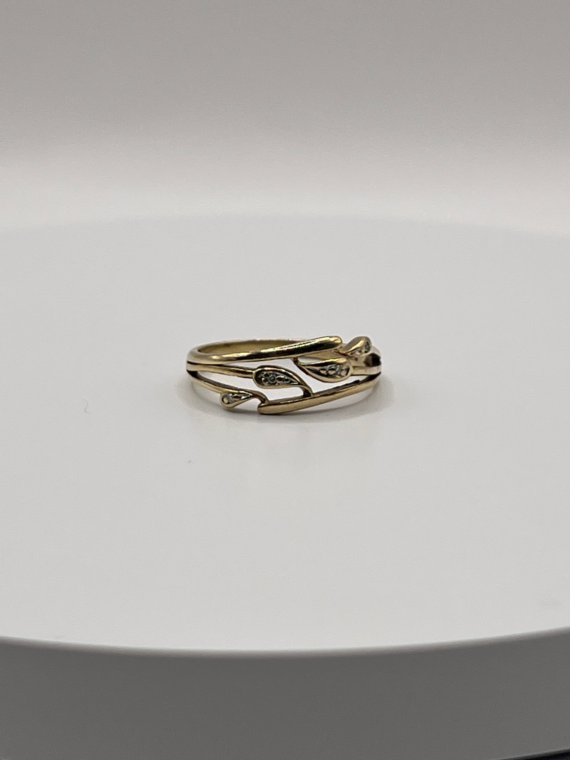 9ct Yellow Gold Leaf Ring