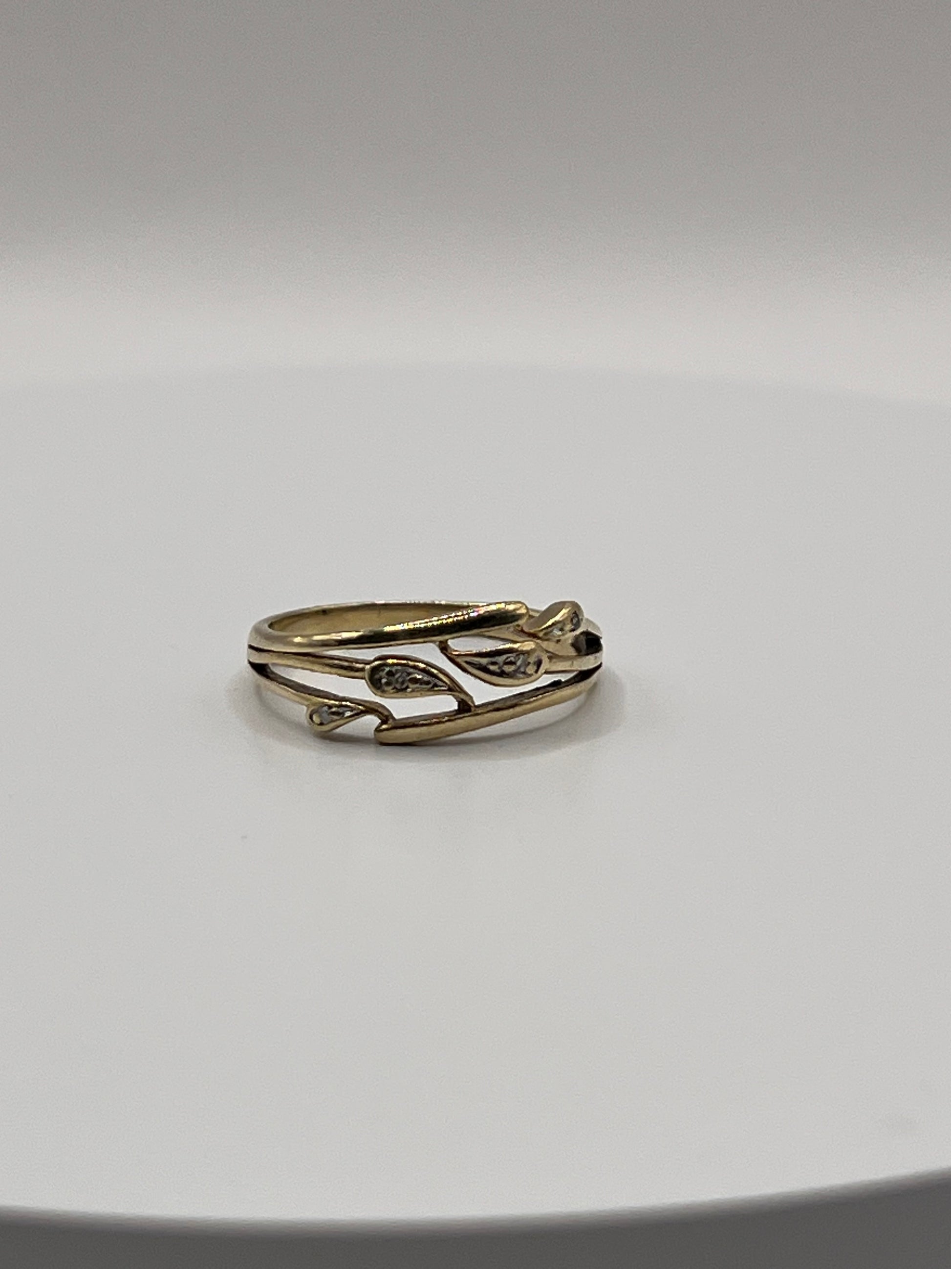 9ct Yellow Gold Leaf Ring