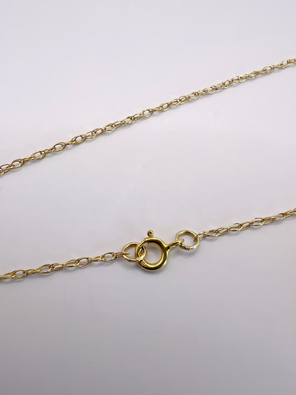 Vintage 9ct Gold Rounded Oval Locket Pendant Necklace – Classic Keepsake