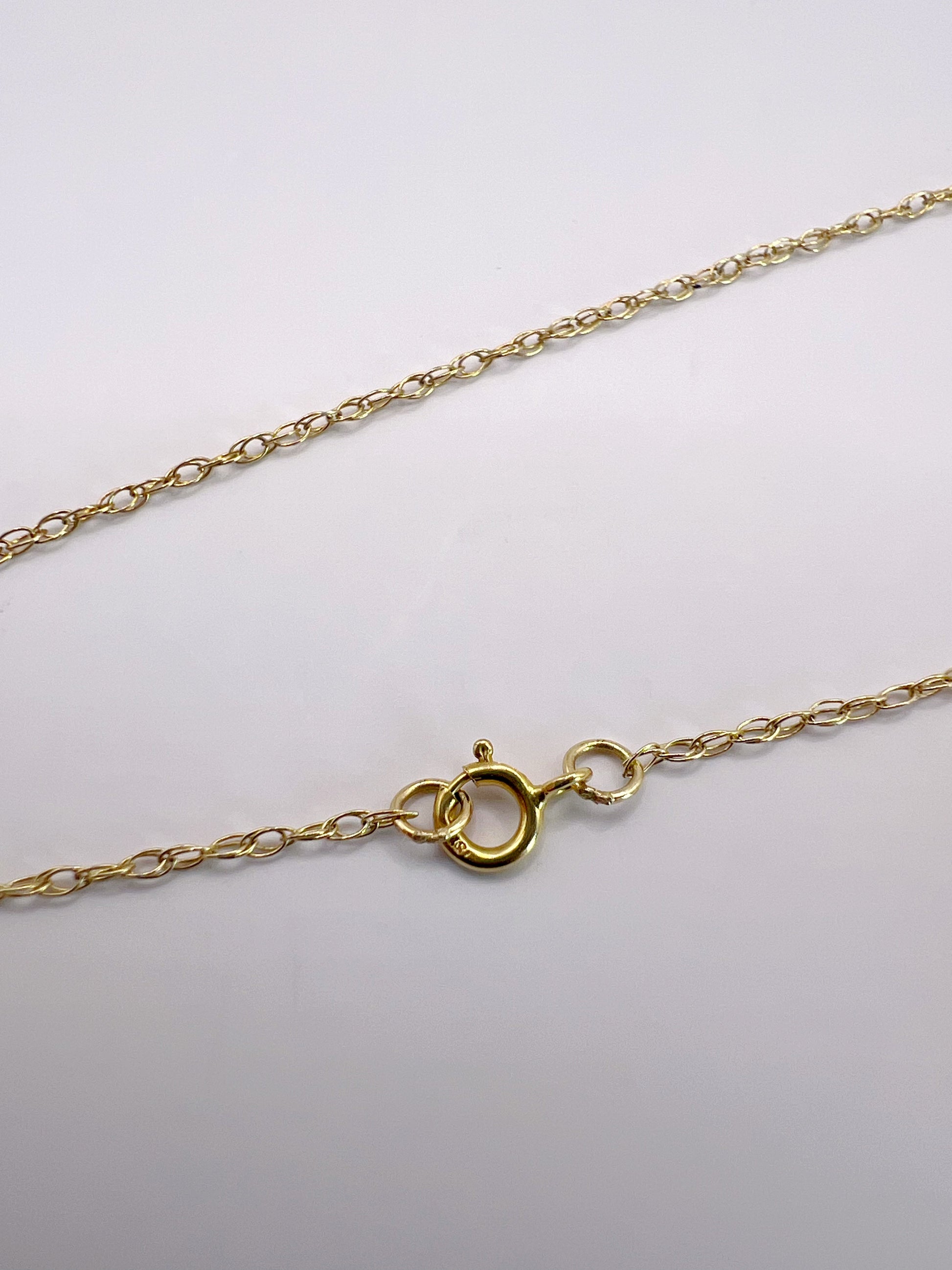 Vintage 9ct Gold Rounded Oval Locket Pendant Necklace – Classic Keepsake
