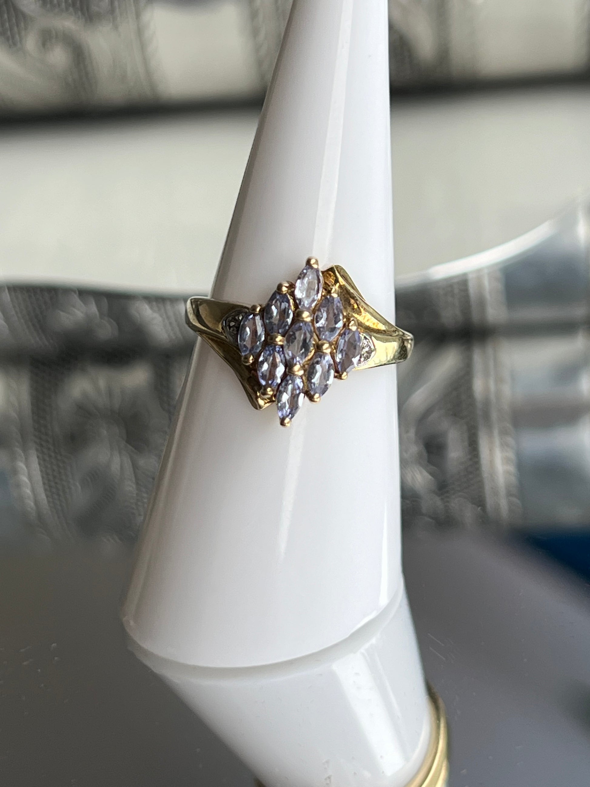 9ct Yellow Gold - Tanzanite & Diamond Cluster