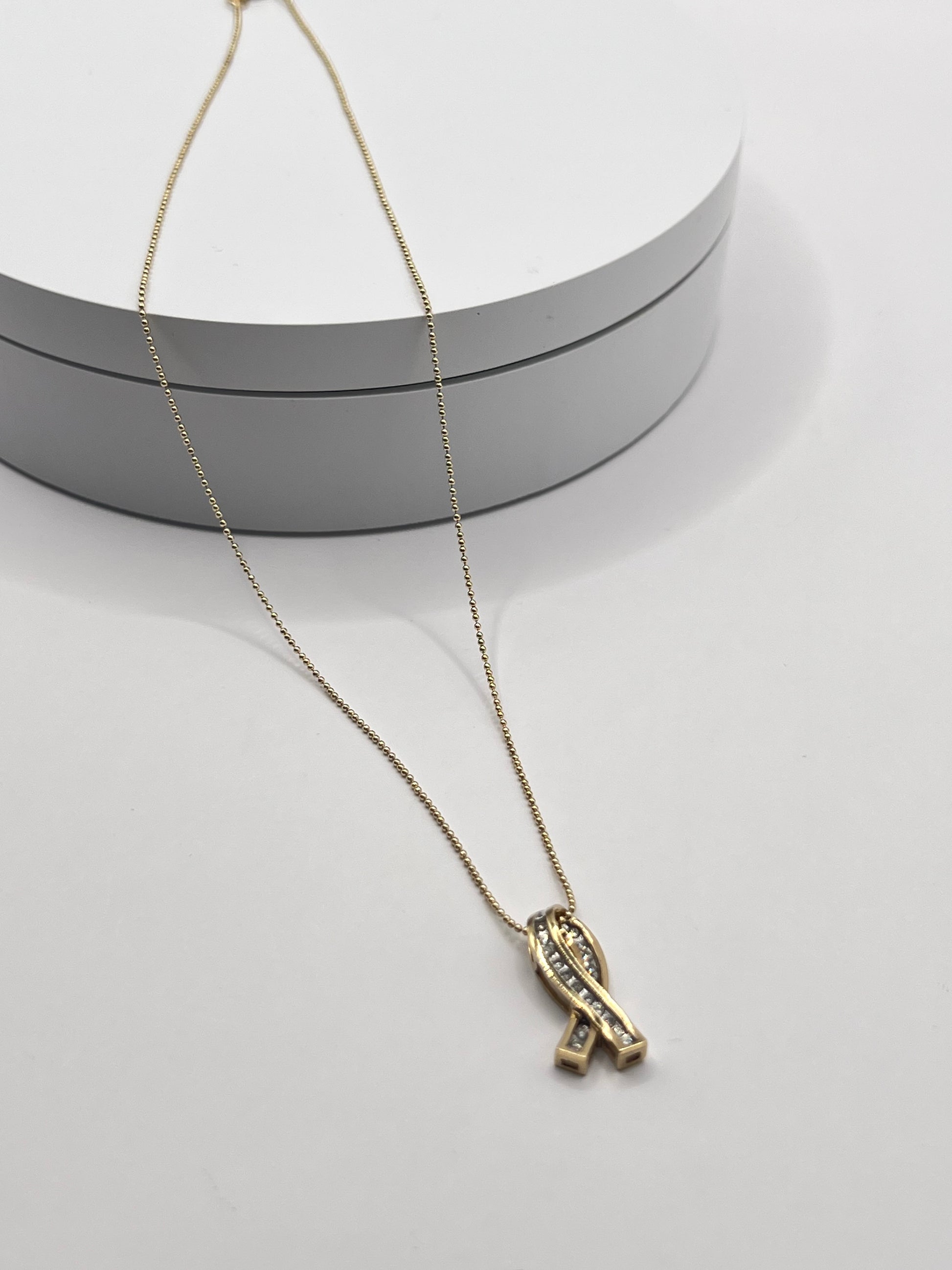 Stunning 9ct Gold Sparkling Stones Pendant & Fine Chain Women