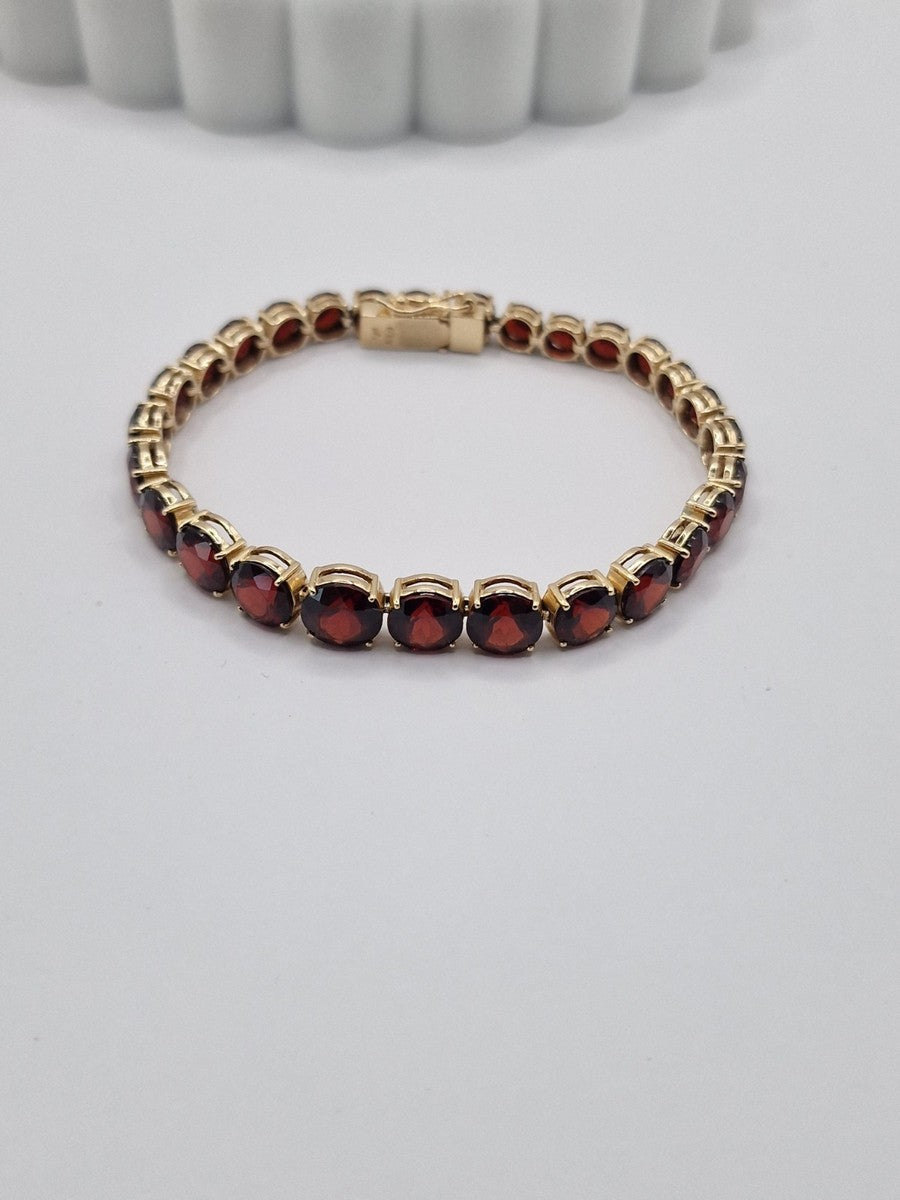 Vintage 18ct Gold Graduated Garnet Tennis Bracelet - 6.7" - 15.7g