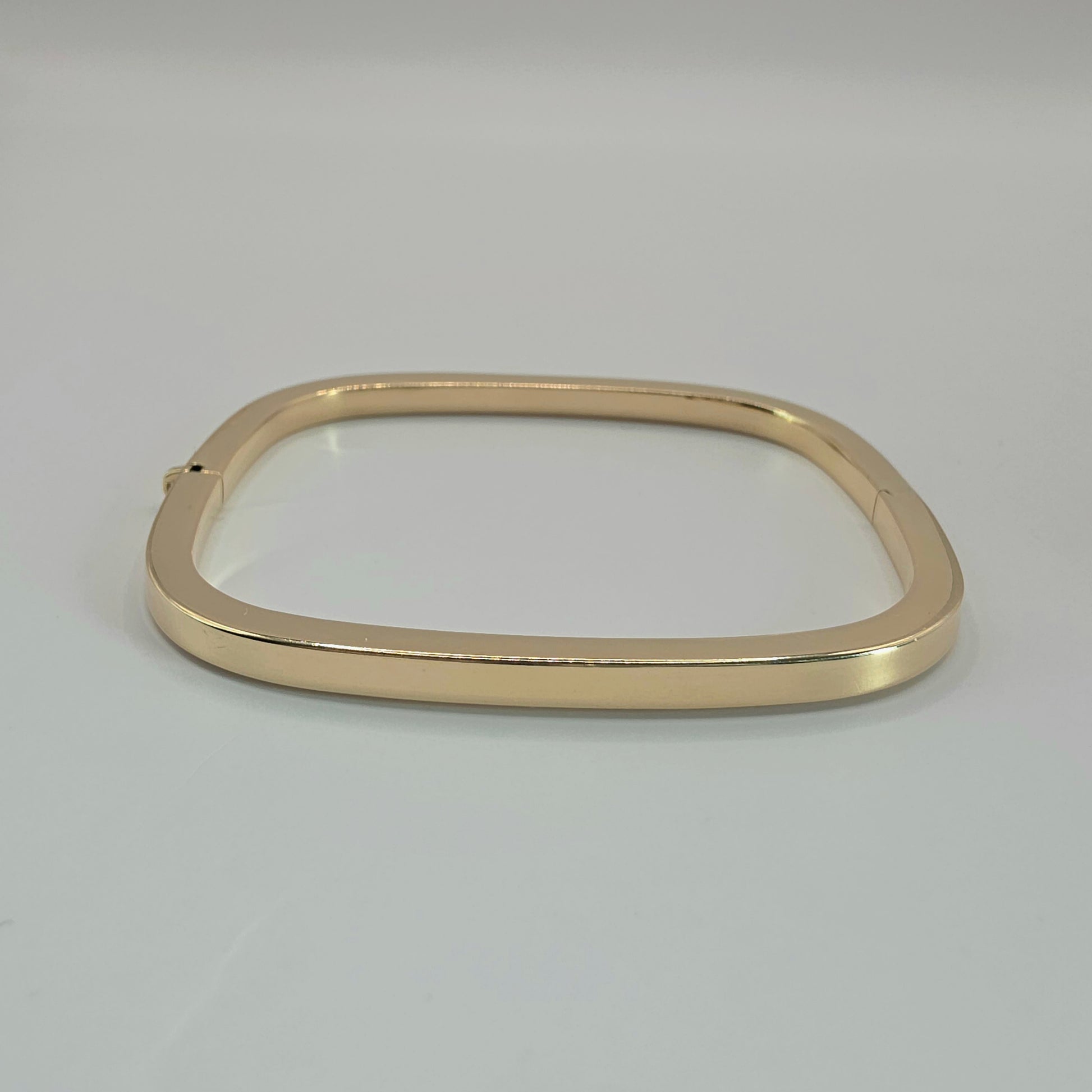 9ct Yellow Gold Hinged Bangle – 6.7"