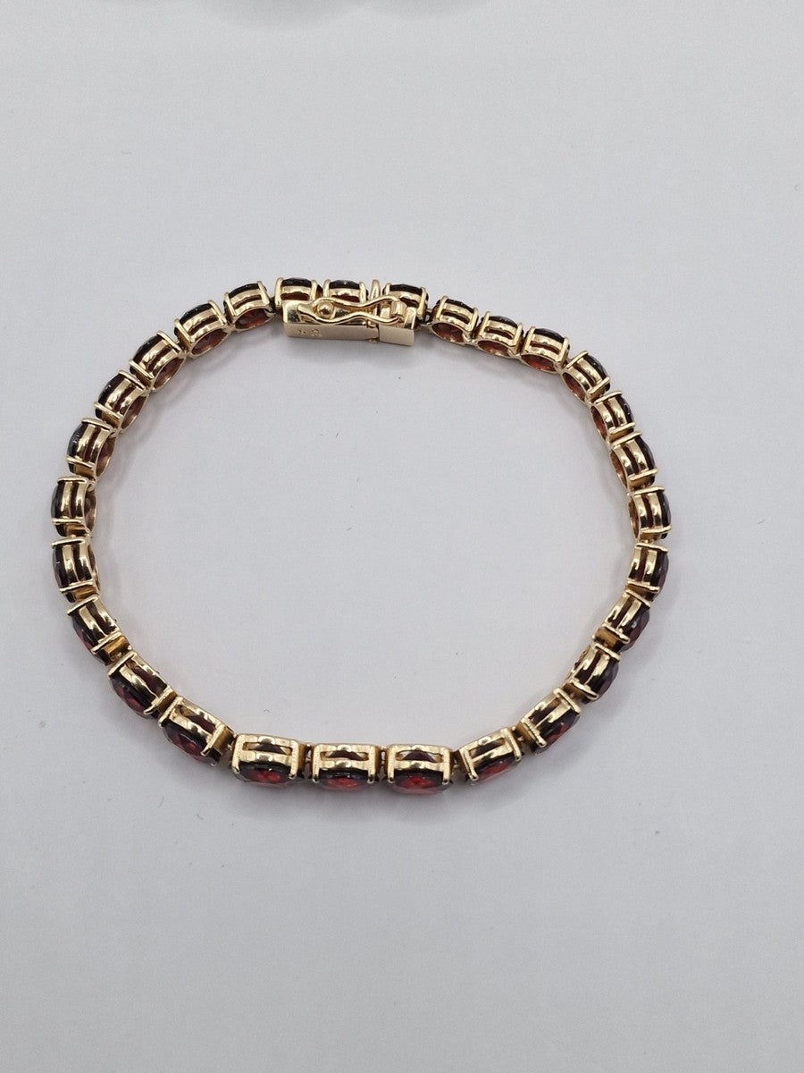 Vintage 18ct Gold Graduated Garnet Tennis Bracelet - 6.7" - 15.7g