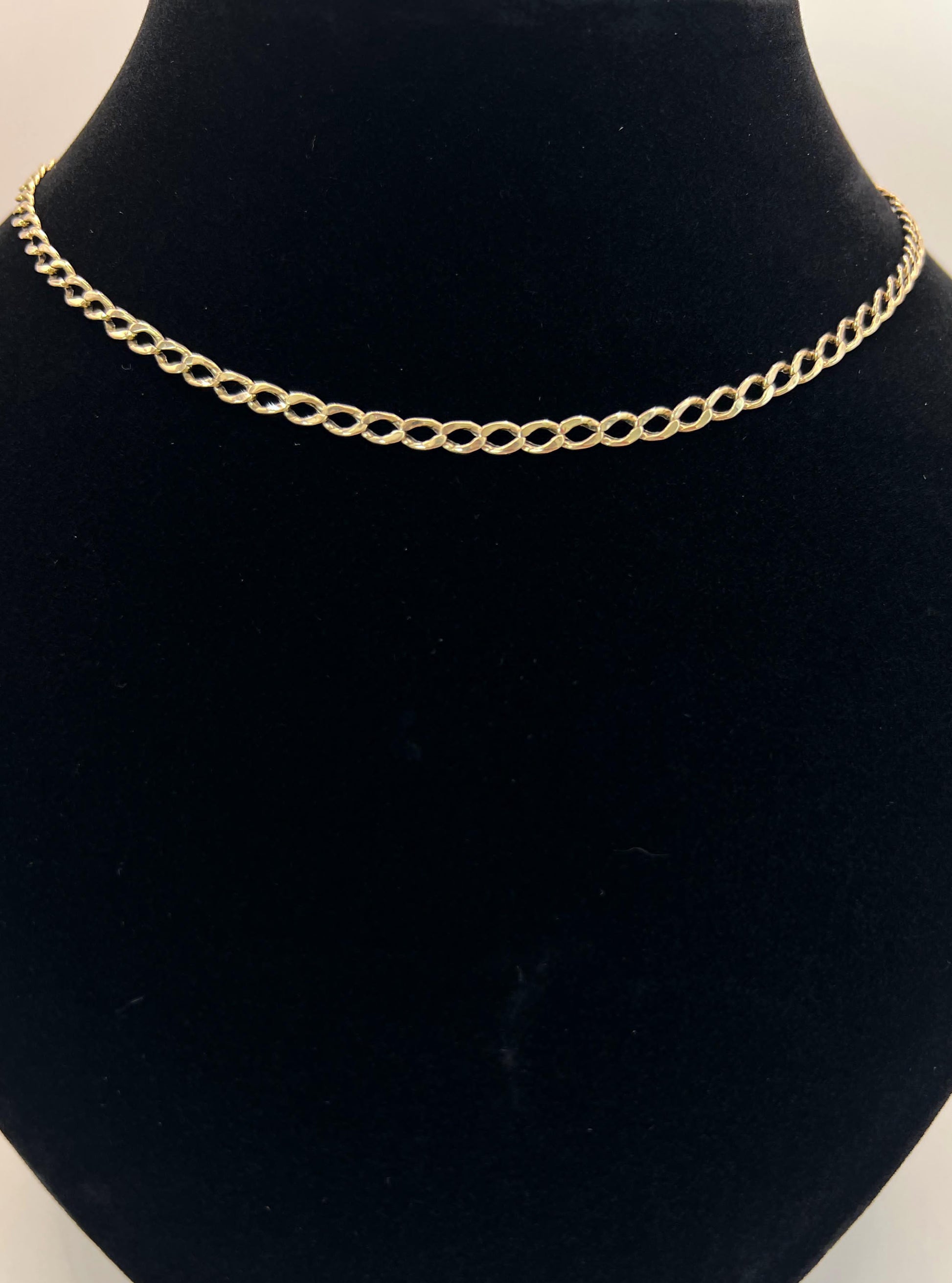 9ct Yellow Gold Curb Link Chain - 15.7" / 40cm - 3g
