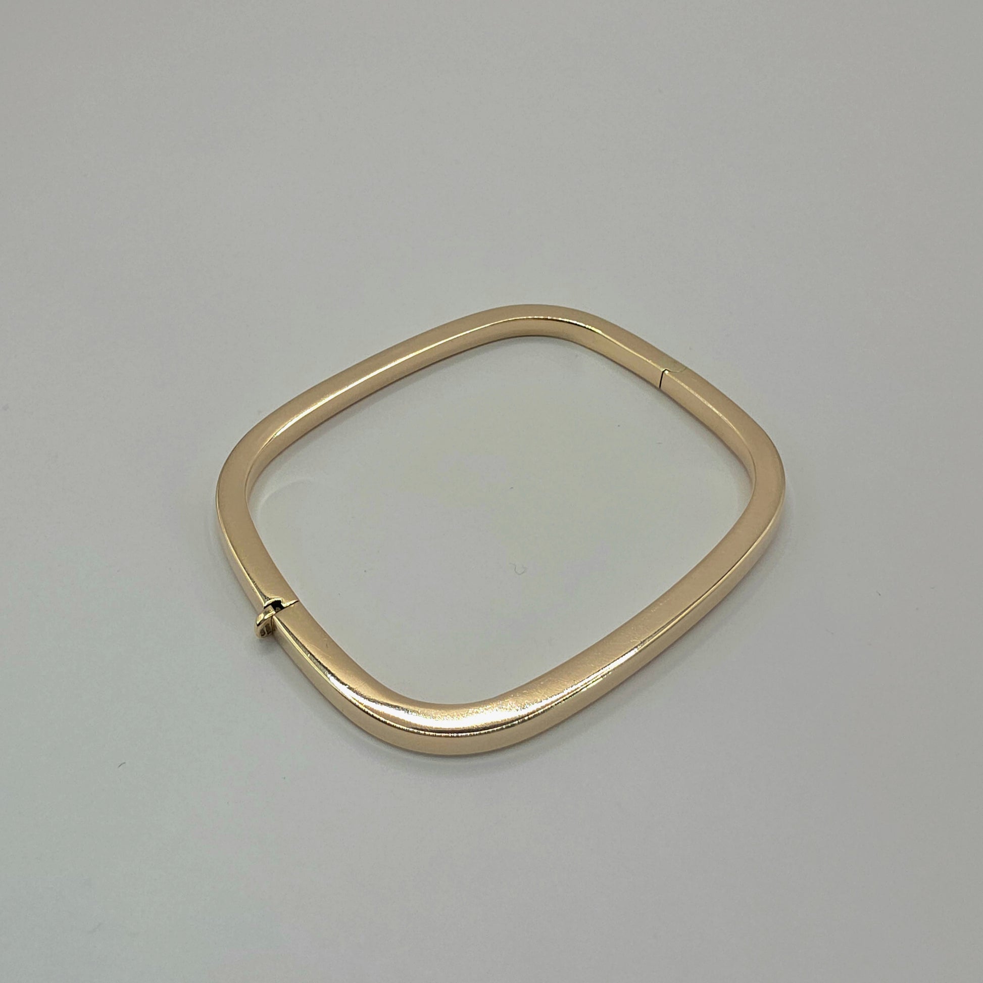 9ct Yellow Gold Hinged Bangle – 6.7"