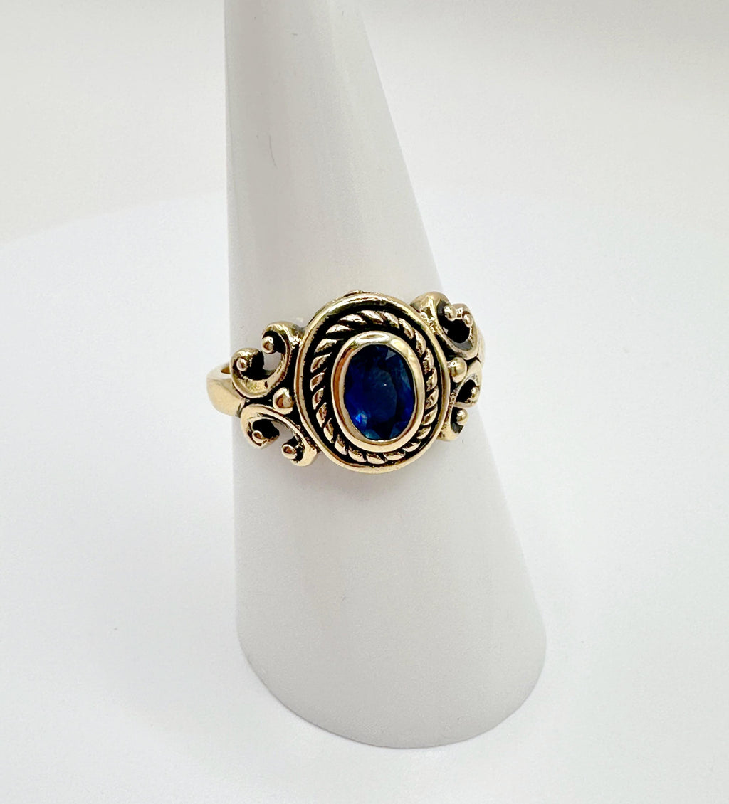 Antique Style 9ct Gold Ceylon Sapphire Ring – Size O 1/2 - 3.96g