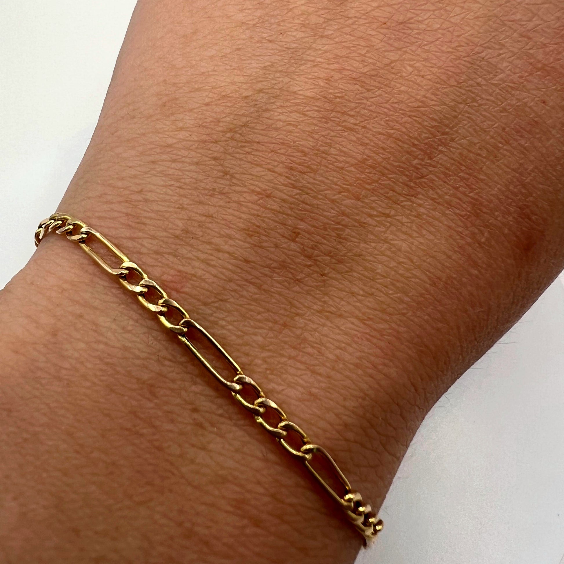 9ct Gold Figaro Chain Bracelet – 8.5"