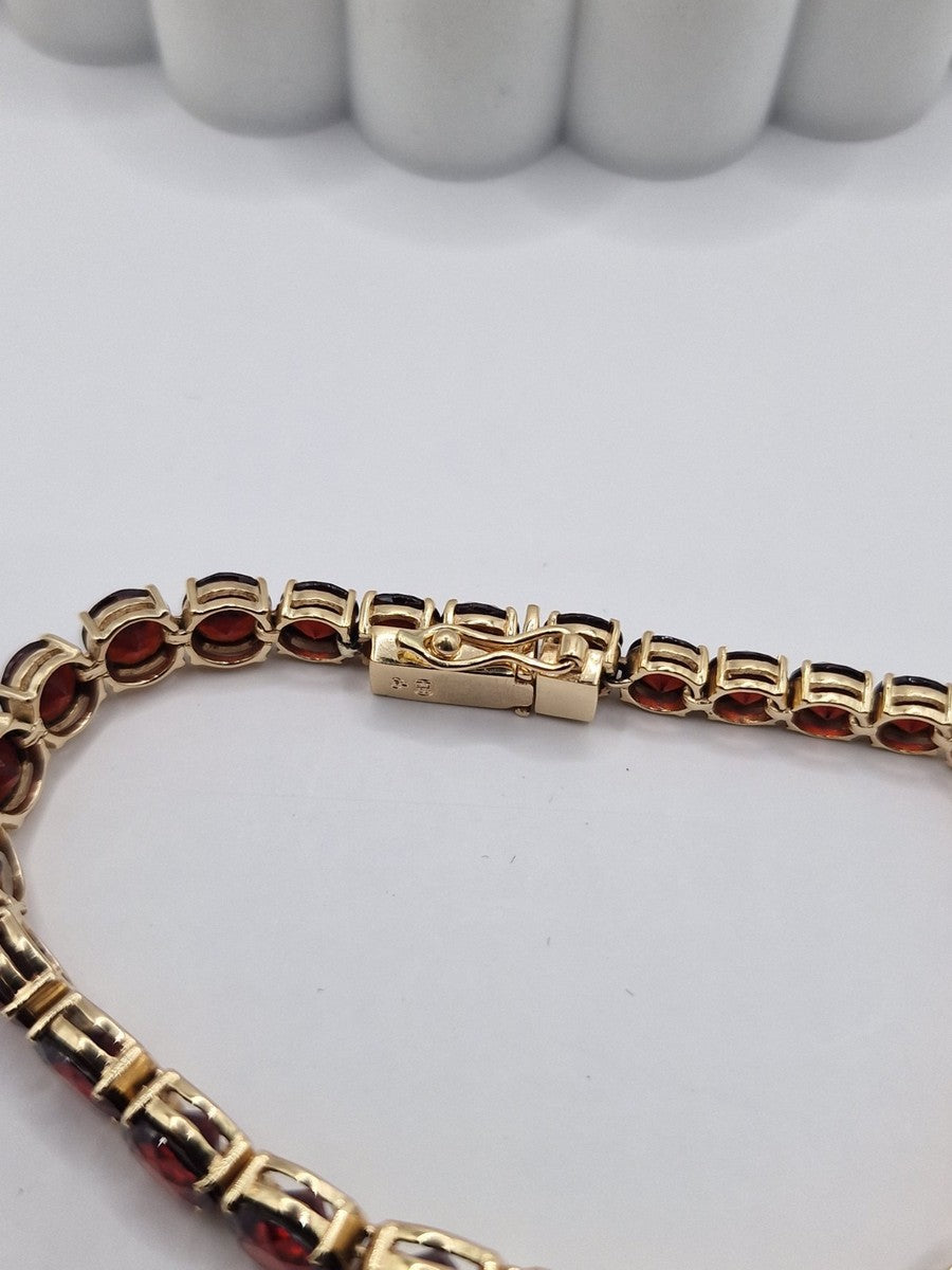 Vintage 18ct Gold Graduated Garnet Tennis Bracelet - 6.7" - 15.7g