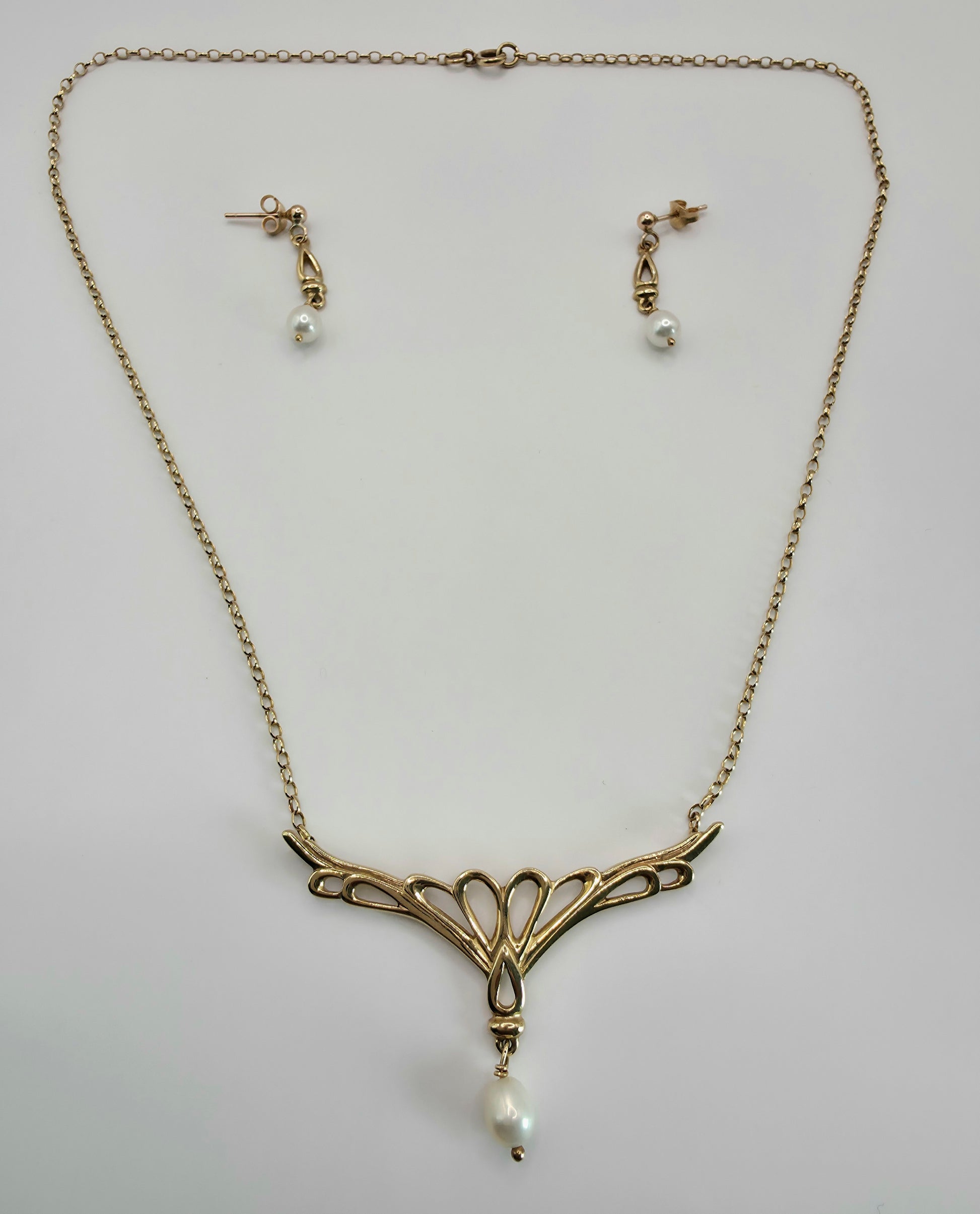 Vintage 9ct Gold & Pearl Necklace and Earring Set – Elegant Design