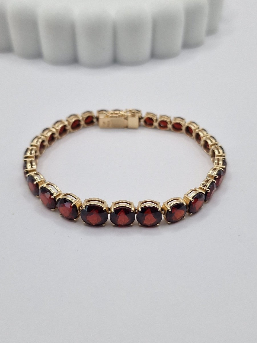 Vintage 18ct Gold Graduated Garnet Tennis Bracelet - 6.7" - 15.7g