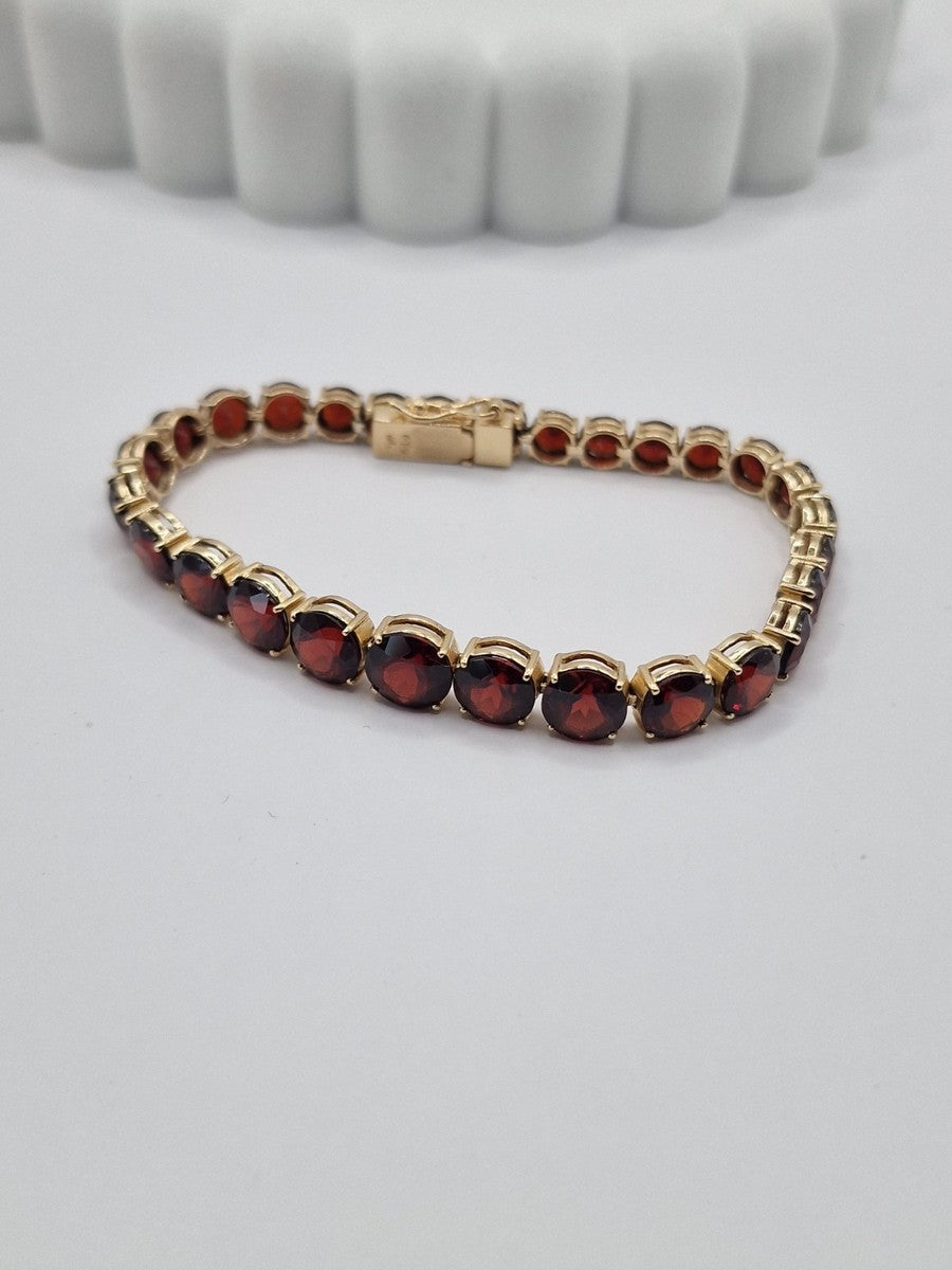 Vintage 18ct Gold Graduated Garnet Tennis Bracelet - 6.7" - 15.7g