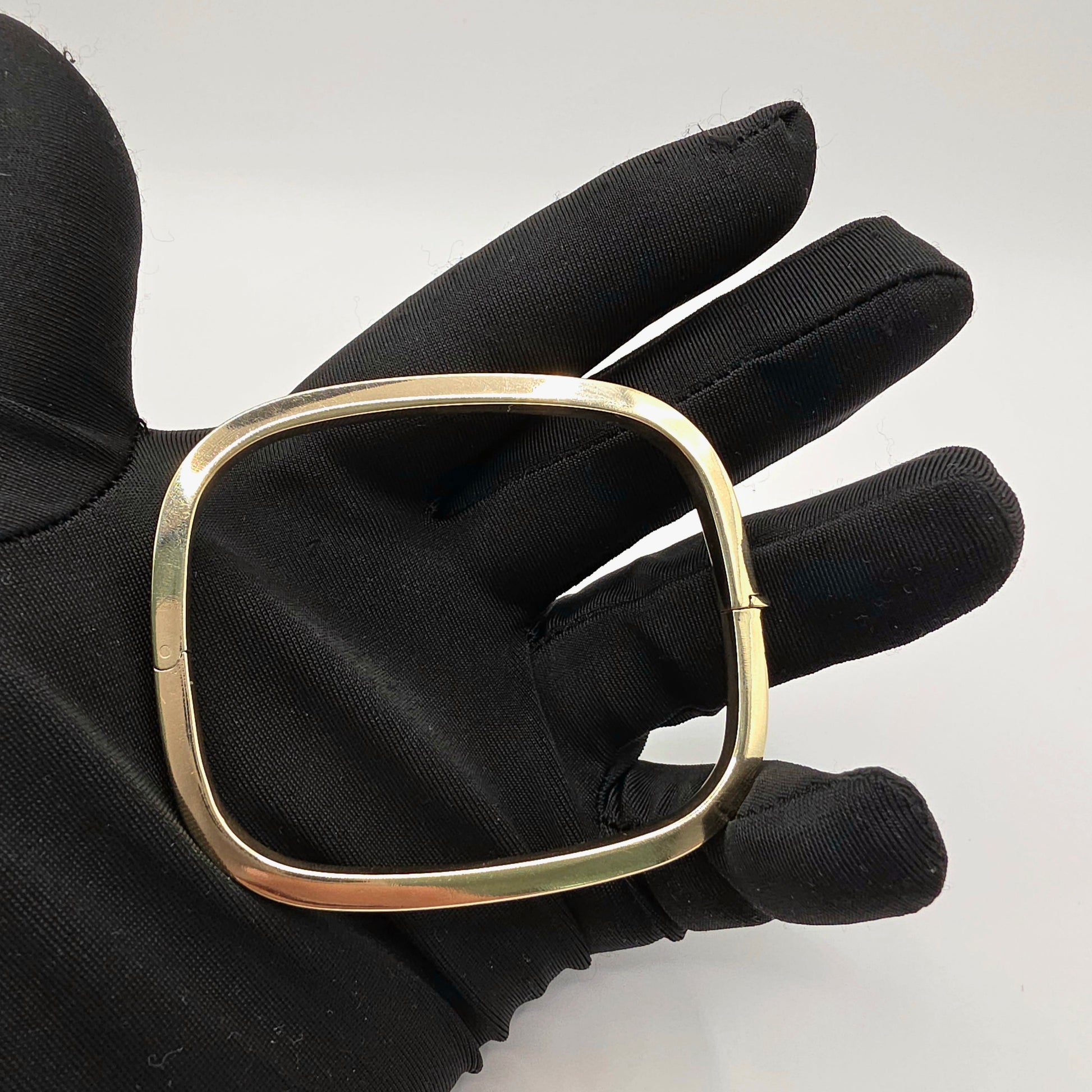 9ct Yellow Gold Hinged Bangle – 6.7"